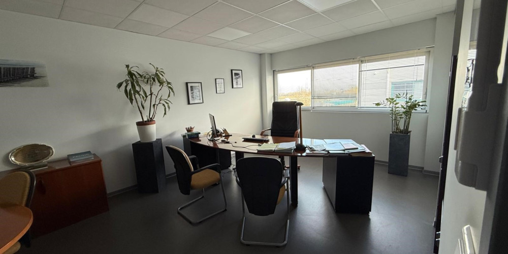 local industriel à BEYCHAC ET CAILLAU (33750)