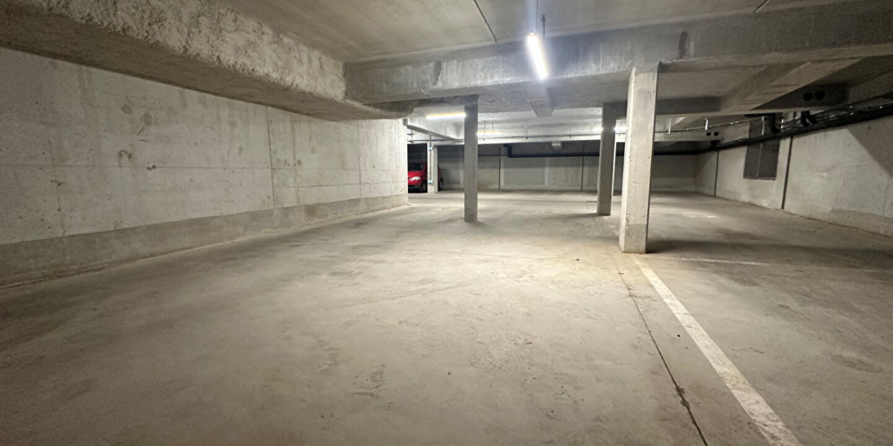 parking à CENON (33150)