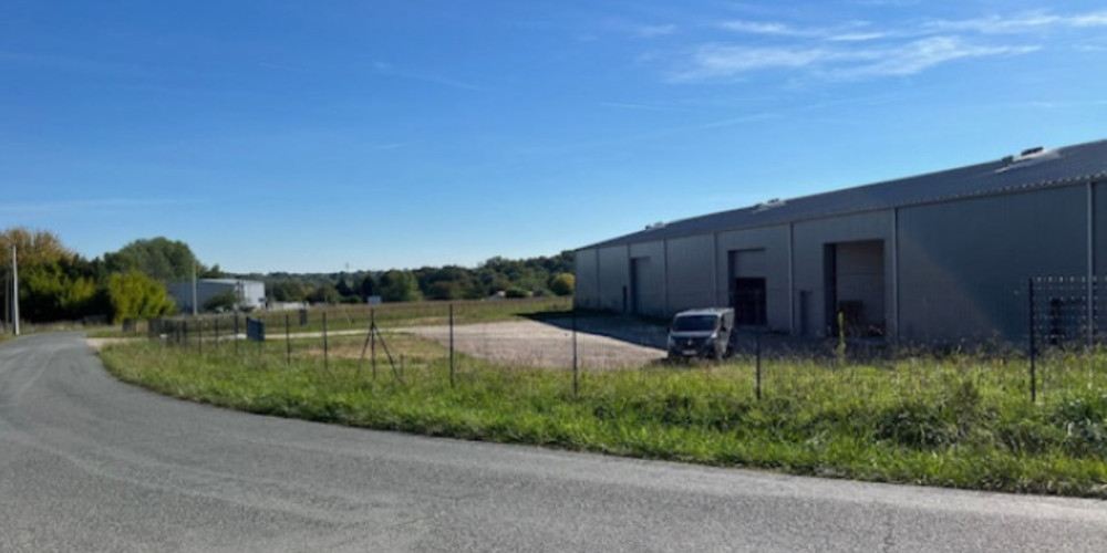 local industriel à MONTUSSAN (33450)