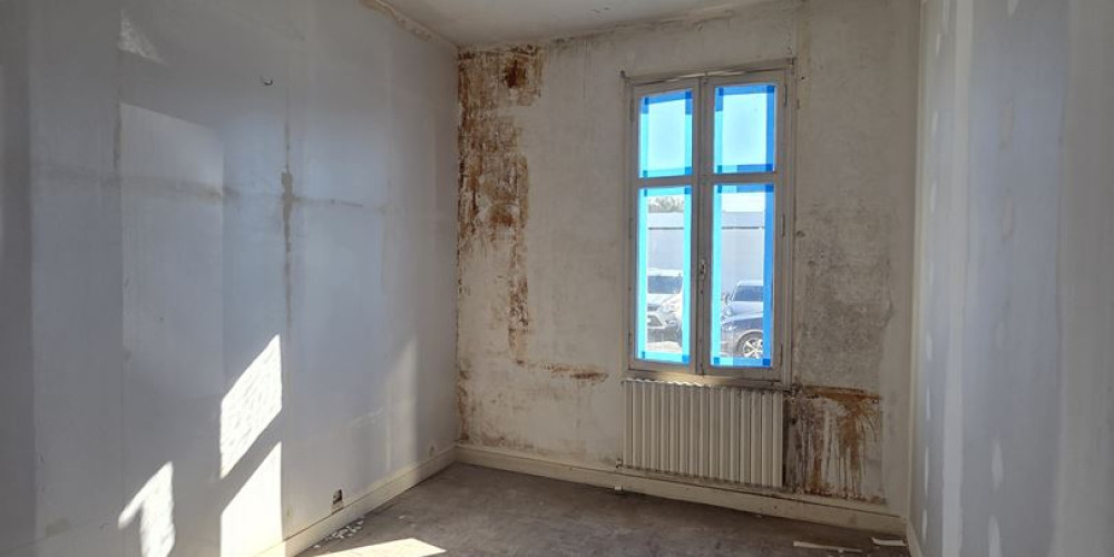 maison à LES BILLAUX (33500)