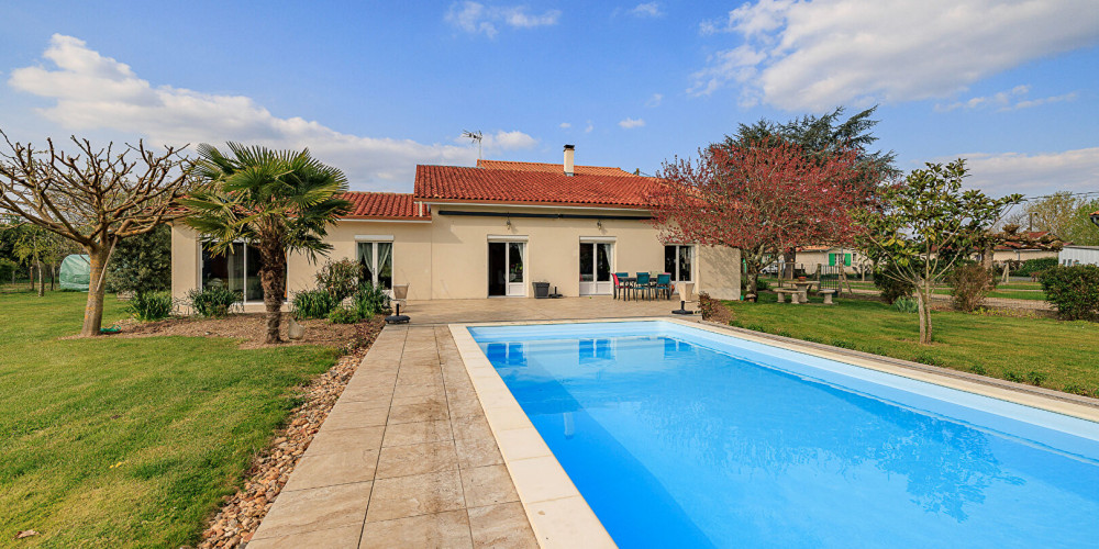maison à ST MEDARD DE GUIZIERES (33230)