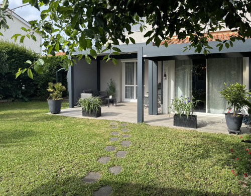 maison  LES ARTIGUES DE LUSSAC