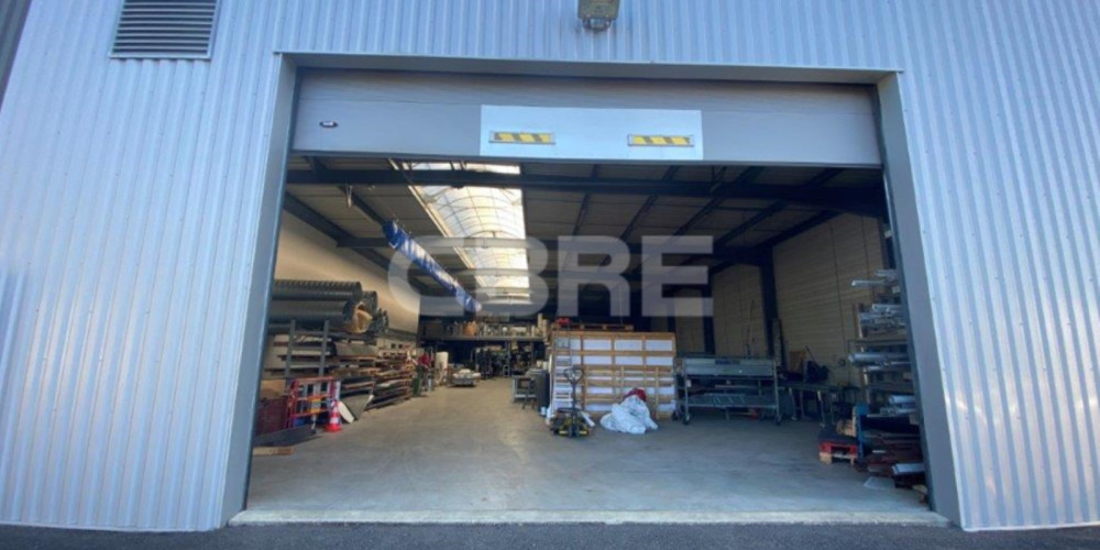 local industriel à ST MEDARD EN JALLES (33160)