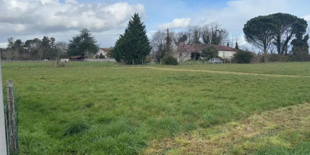 terrain à VAYRES (33870)