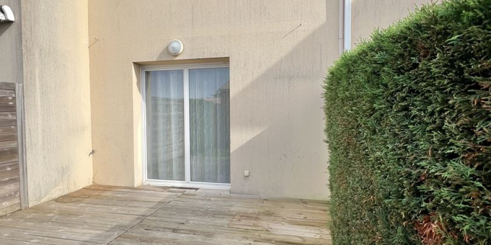maison à LES BILLAUX (33500)