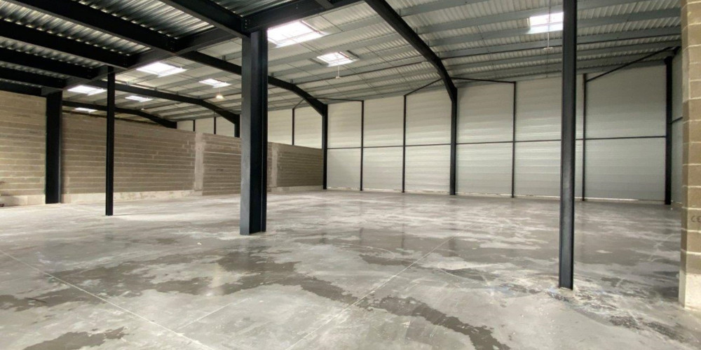 local industriel à LE HAILLAN (33185)