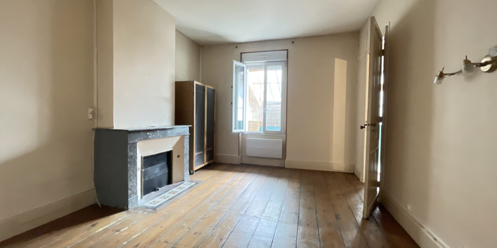 immeuble à LESPARRE MEDOC (33340)