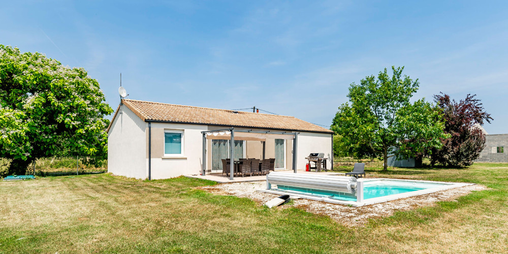 maison à SAUGON (33920)