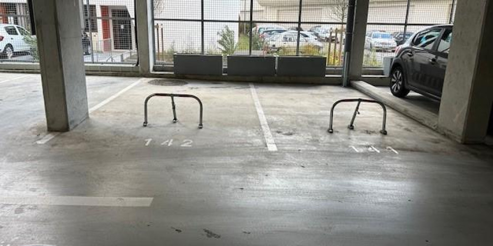 parking à CENON (33150)