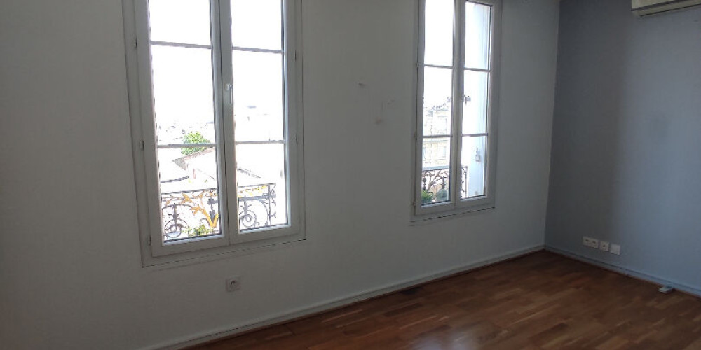 appartement à BORDEAUX (33300)