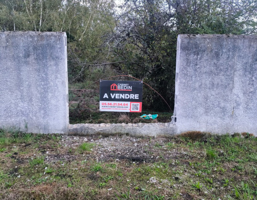 terrain  PESSAC