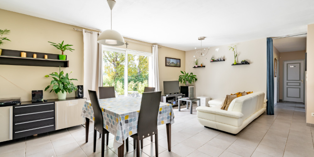 maison à RAUZAN (33420)