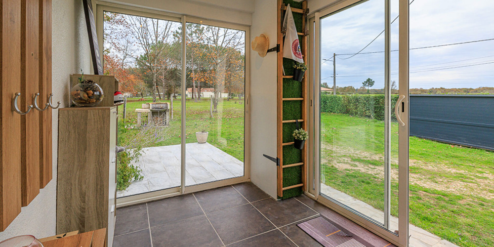 maison à LES EGLISOTTES ET CHALAURES (33230)