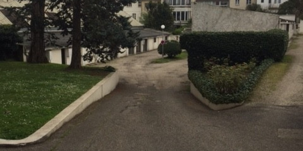 parking à BORDEAUX (33000)