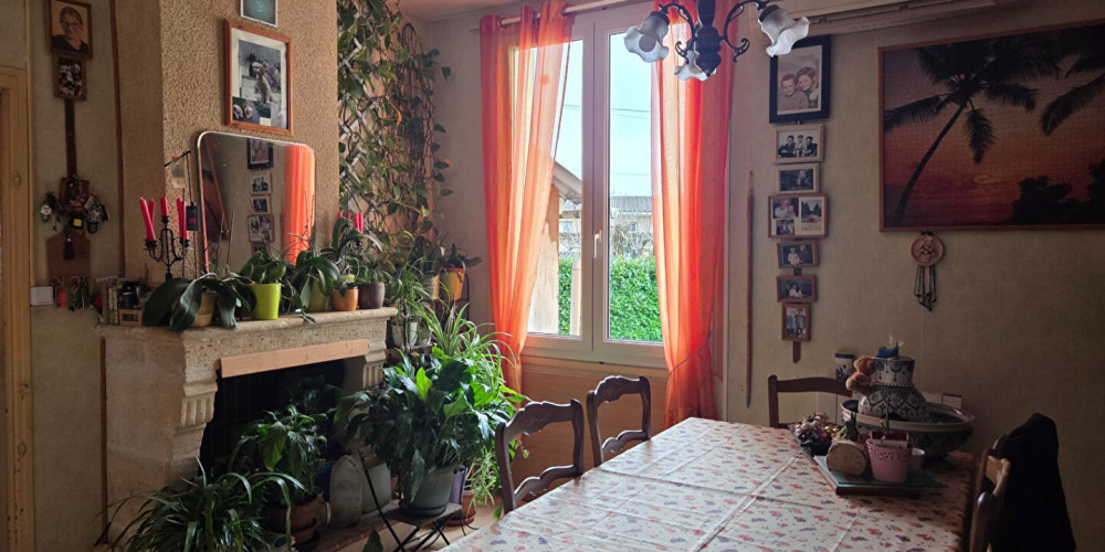 maison à LES BILLAUX (33500)