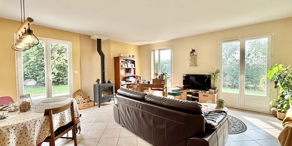maison à MONTAGNE (33570)