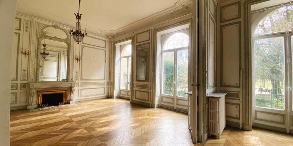 local commercial à BORDEAUX (33000)