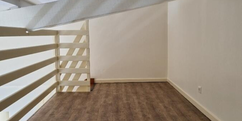 appartement à LES BILLAUX (33500)