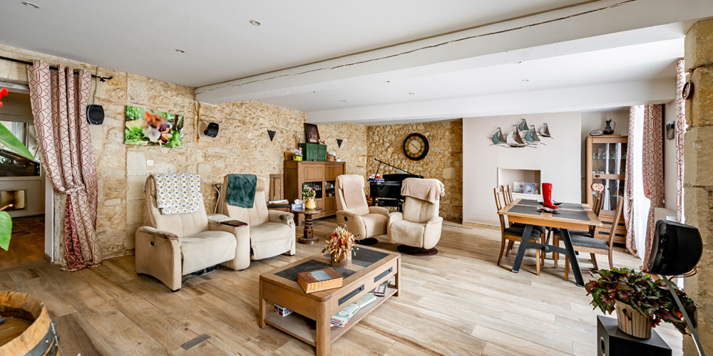 maison à LARUSCADE (33620)