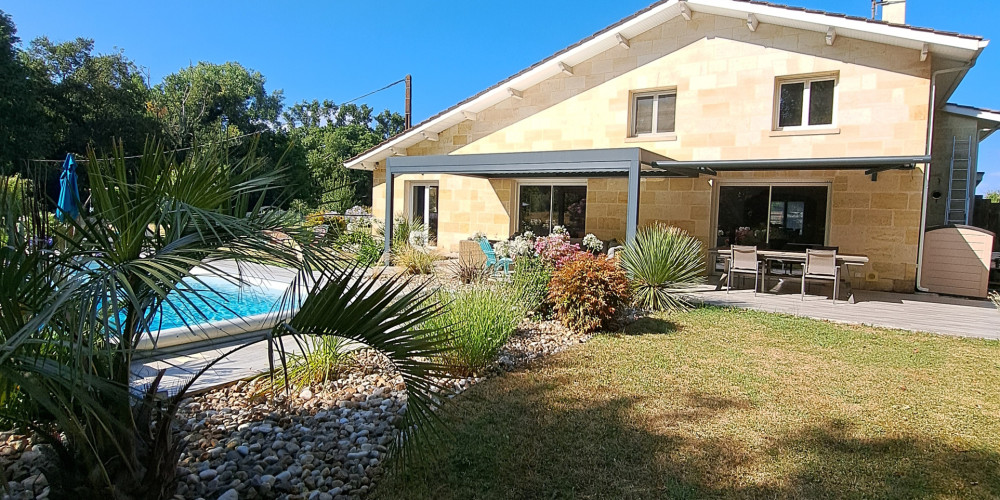 maison à VAYRES (33870)