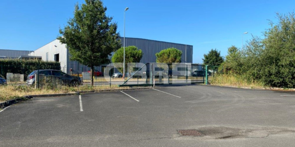 local industriel à ST MEDARD EN JALLES (33160)