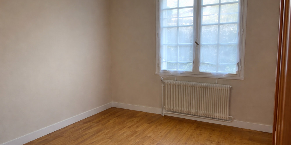 maison à MONTAGNE (33570)