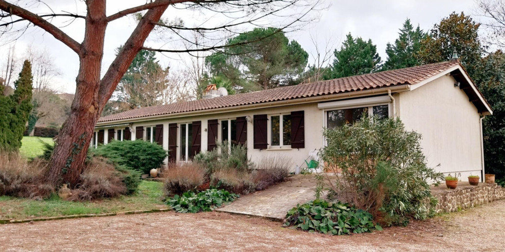 maison à PUJOLS (33350)
