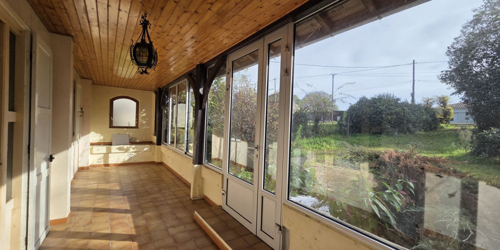 maison à LES BILLAUX (33500)