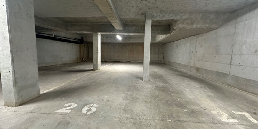 parking à CENON (33150)