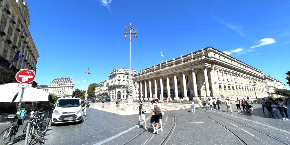 local commercial à BORDEAUX (33000)