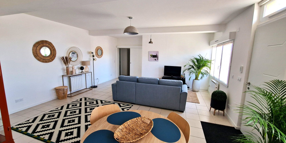 appartement à BAYAS (33230)