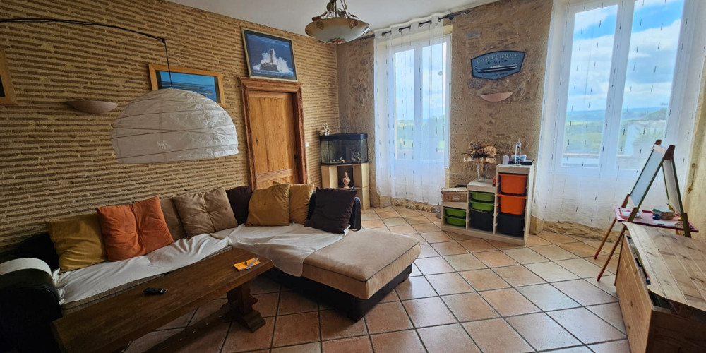 maison à ST ANDRE DU BOIS (33490)