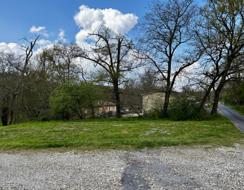 terrain  LES ARTIGUES DE LUSSAC