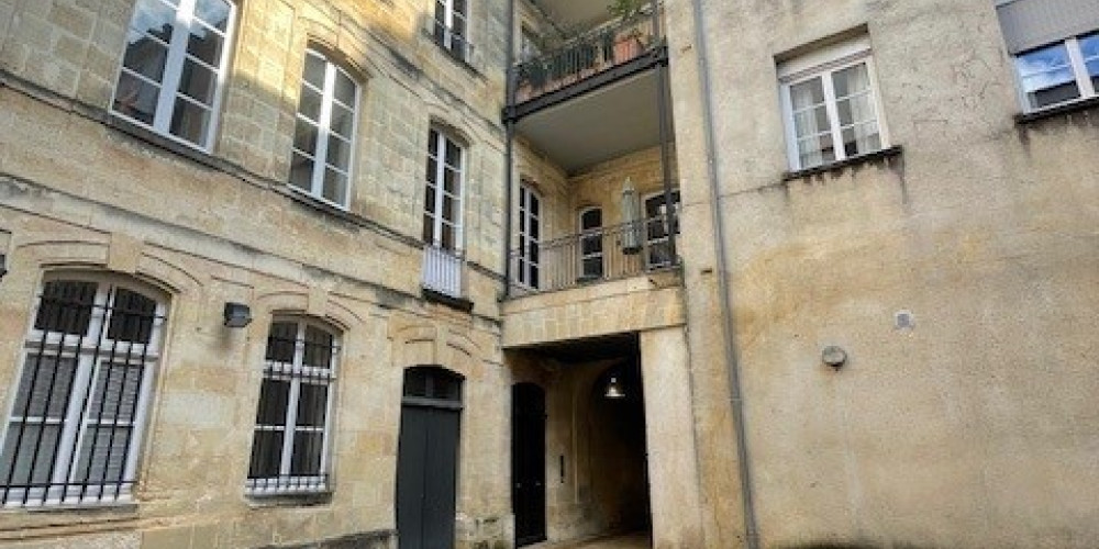 parking à BORDEAUX (33000)