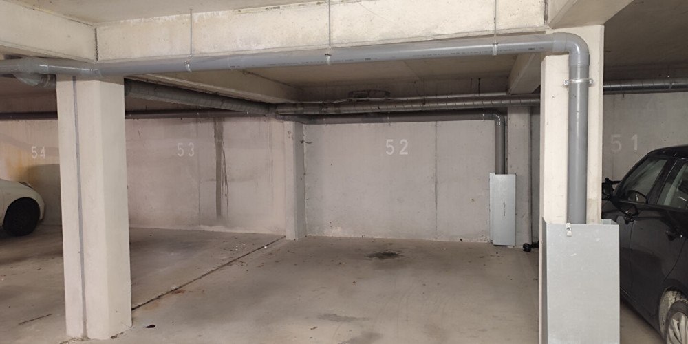 parking à BORDEAUX (33300)