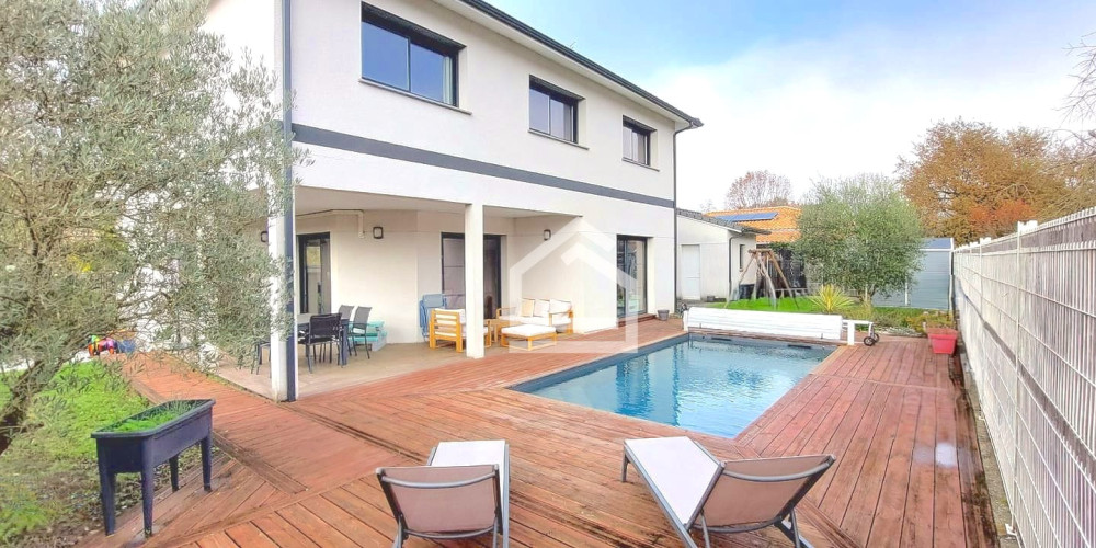 maison à LE TAILLAN MEDOC (33320)