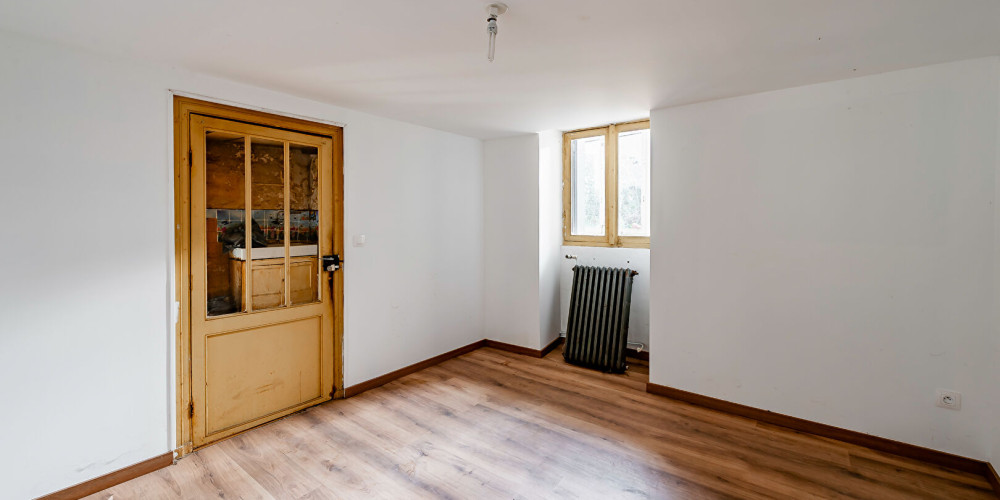 maison à RAUZAN (33420)