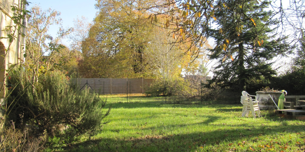 immeuble à PRIGNAC ET MARCAMPS (33710)