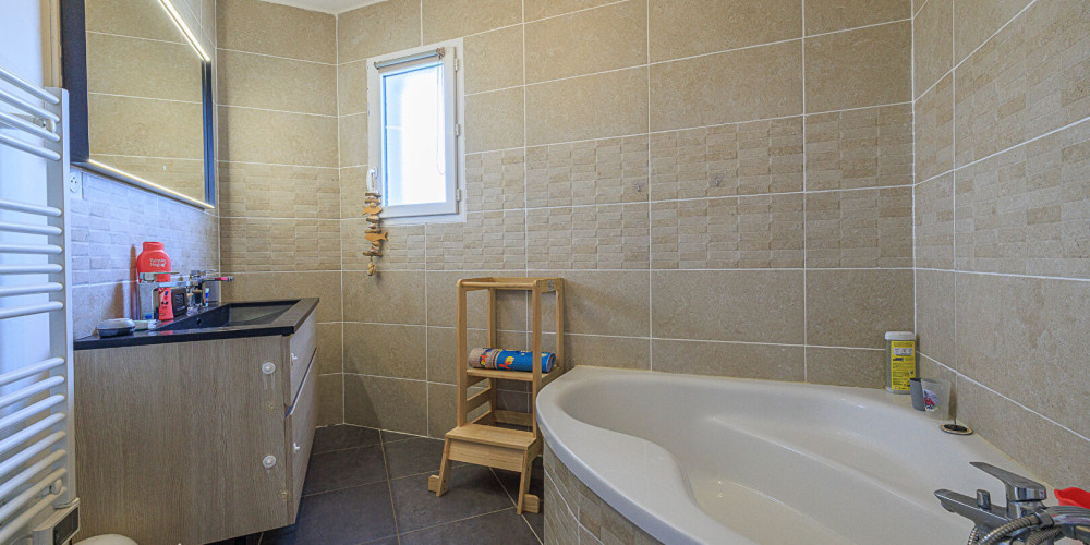 maison à ST SEURIN SUR L ISLE (33660)