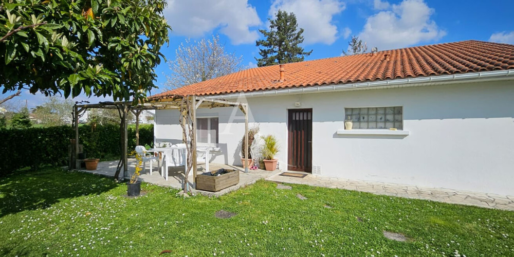 maison à LE TAILLAN MEDOC (33320)
