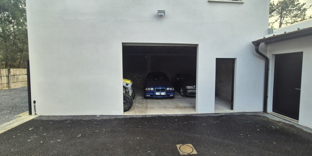 parking à AUDENGE (33980)