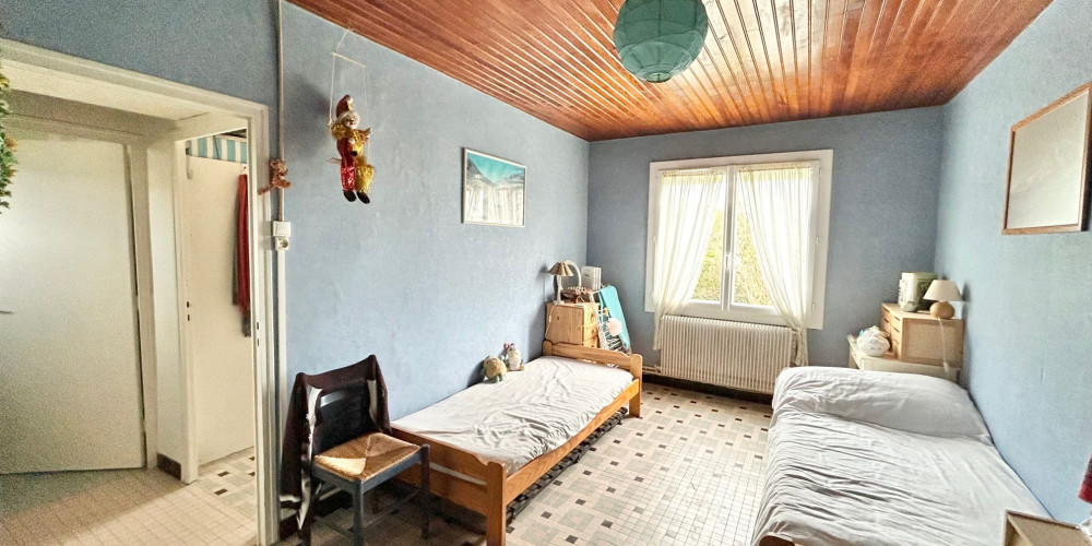 maison à ST MARTIN DE SESCAS (33490)