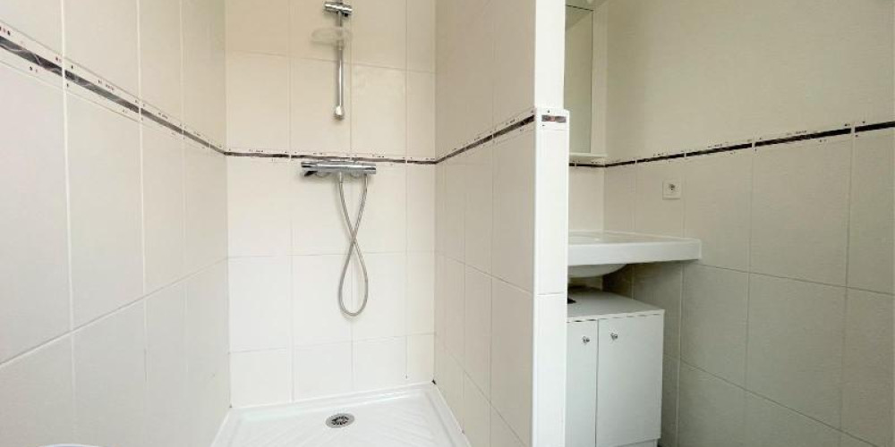 appartement à ST MEDARD DE GUIZIERES (33230)