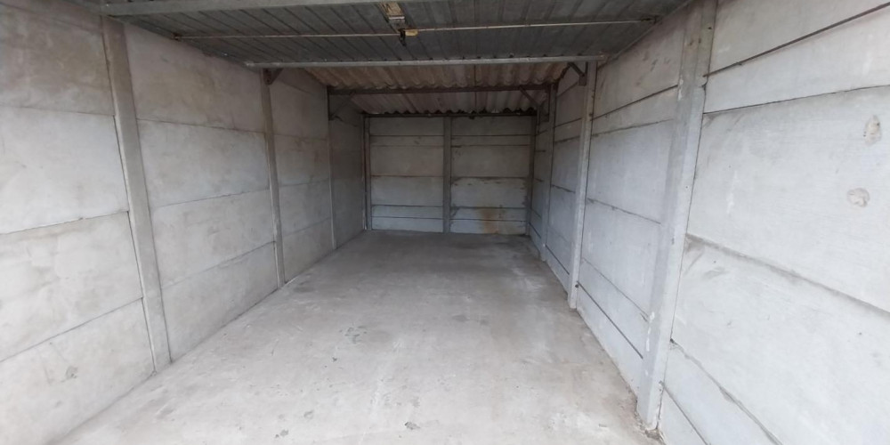 parking à PODENSAC (33720)