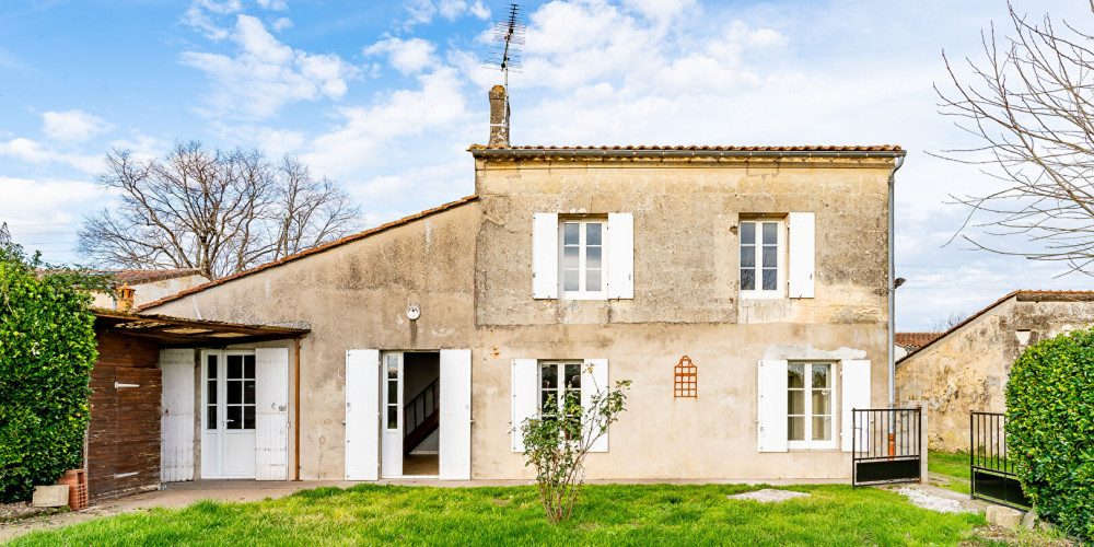 maison à TAURIAC (33710)