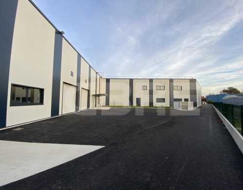 local industriel  BLANQUEFORT