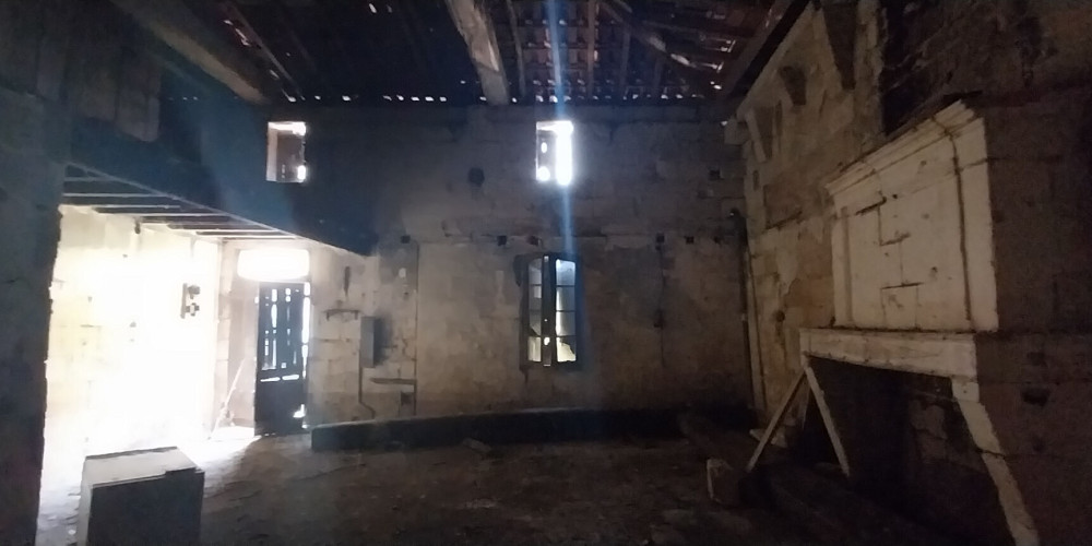 maison à LES PEINTURES (33230)