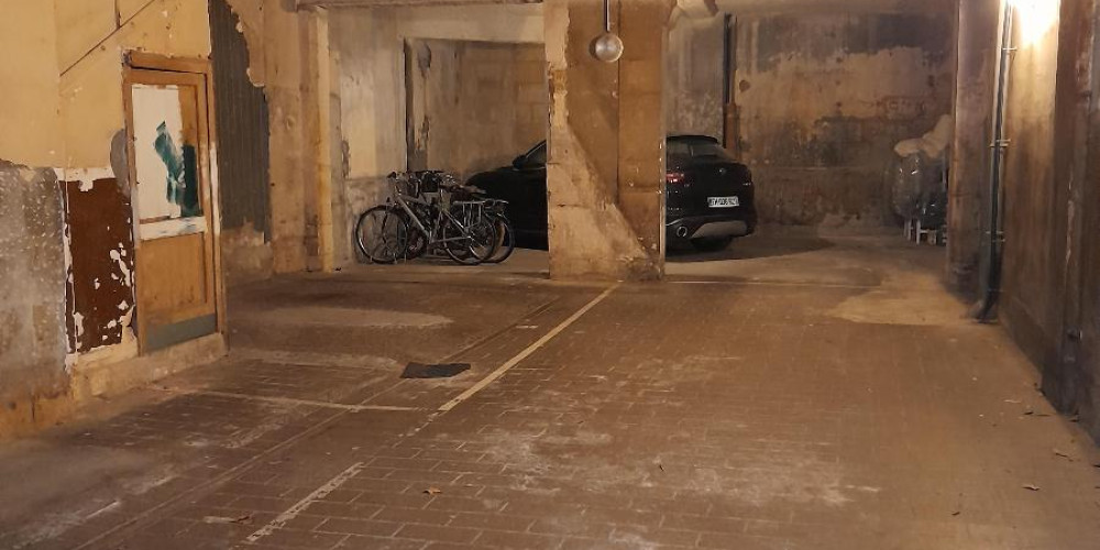 parking à BORDEAUX (33000)