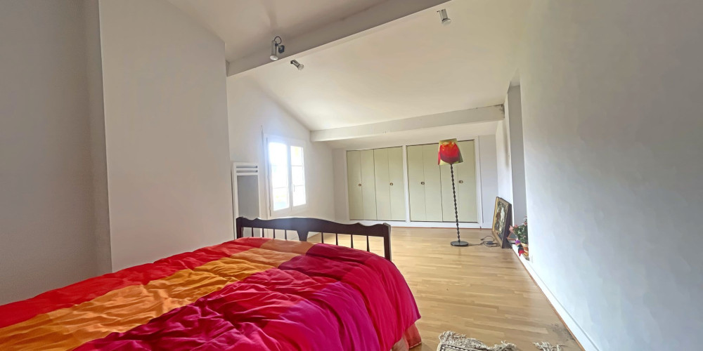 immeuble à ARVEYRES (33500)