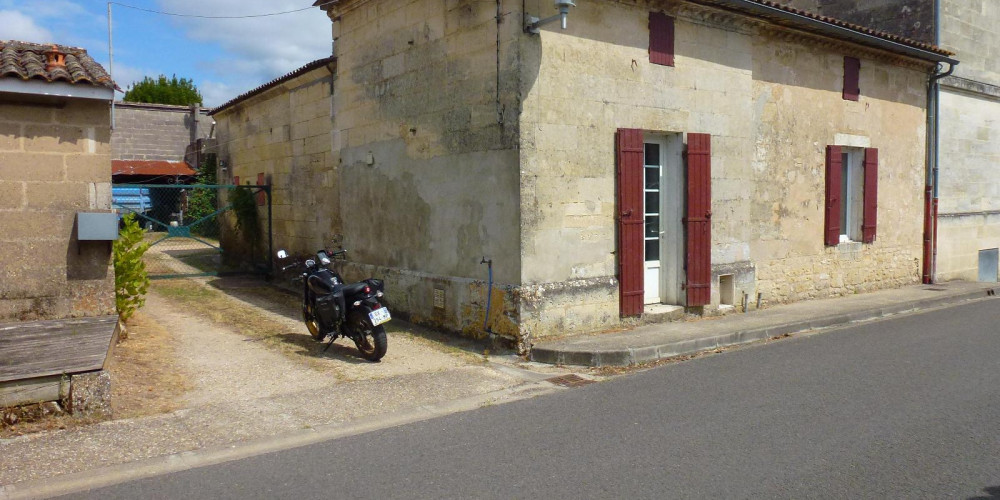 maison à LES ARTIGUES DE LUSSAC (33570)